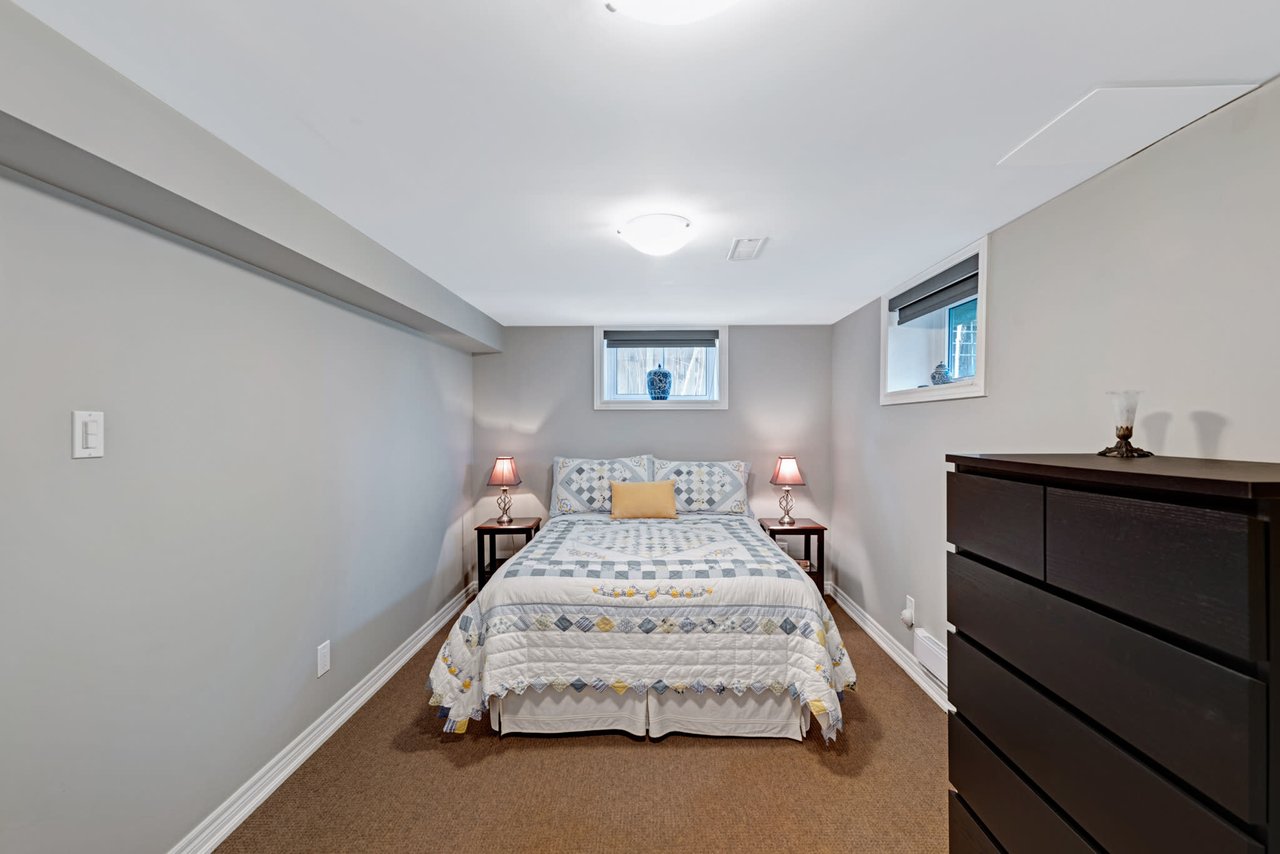 1255 Lorne Park Rd