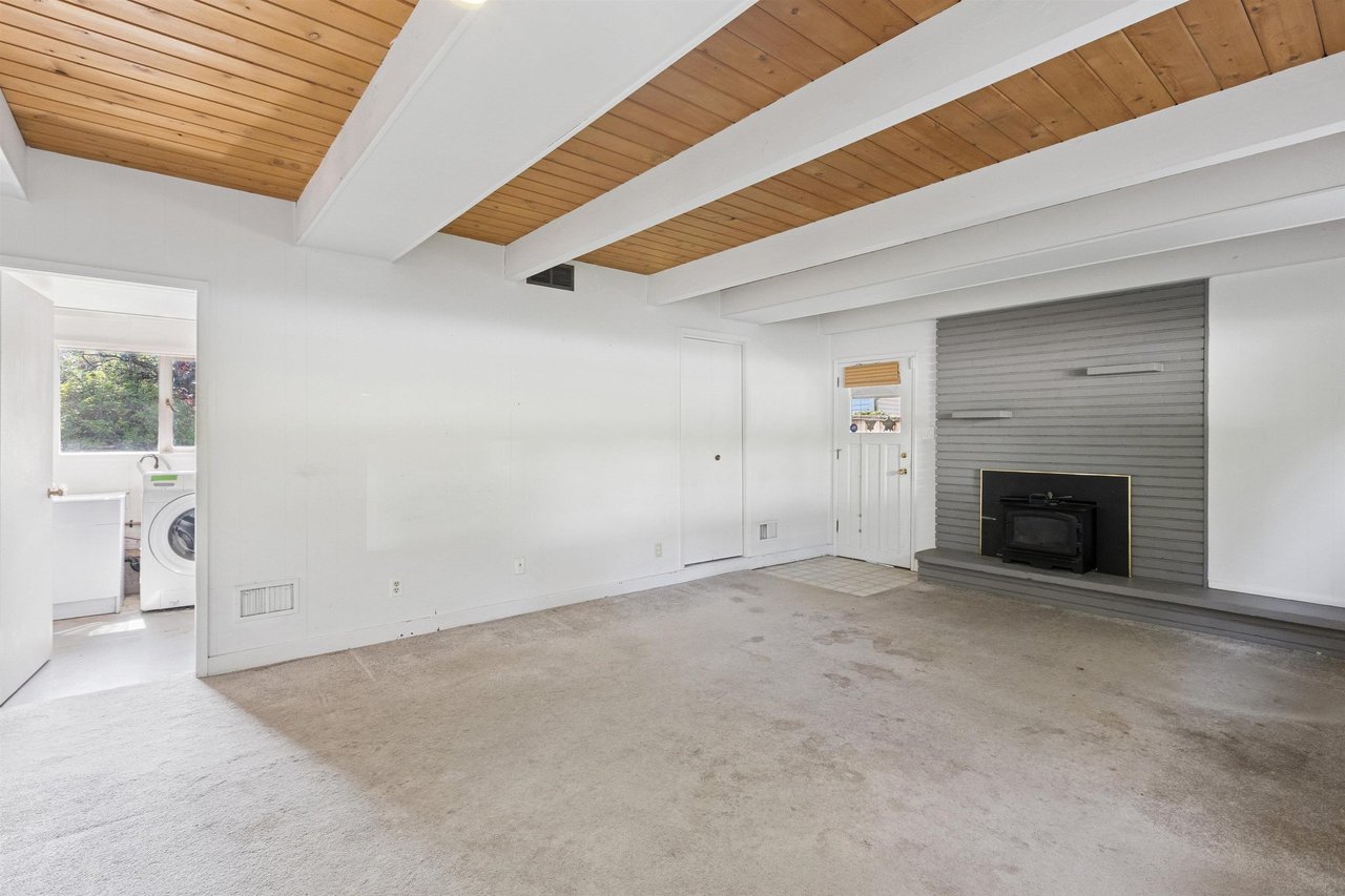 1023 Arlington Cres