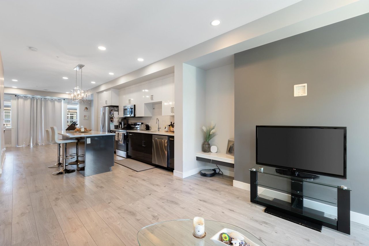 61-8413 Midtown Wy