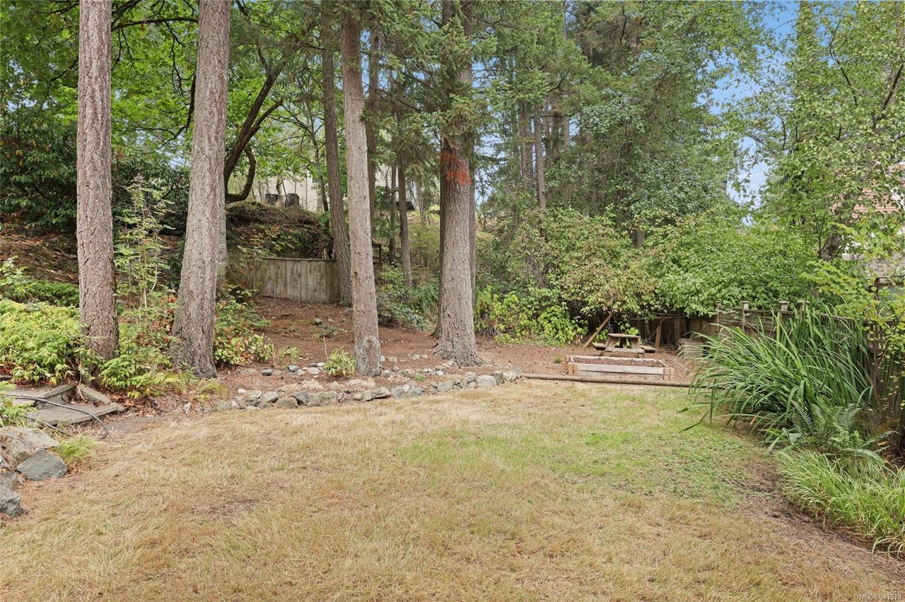 4527 Emily Carr Dr