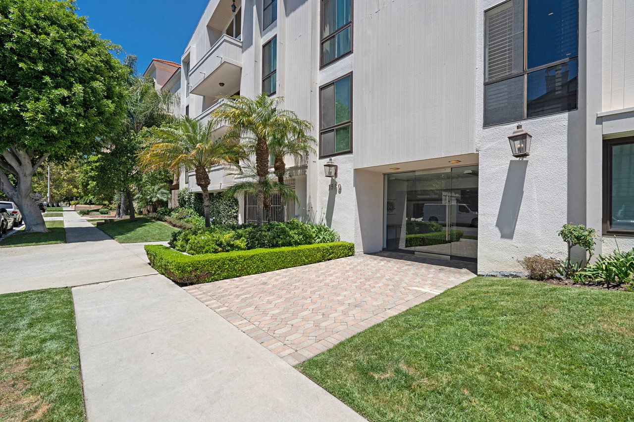 Gorgeous Westwood Penthouse