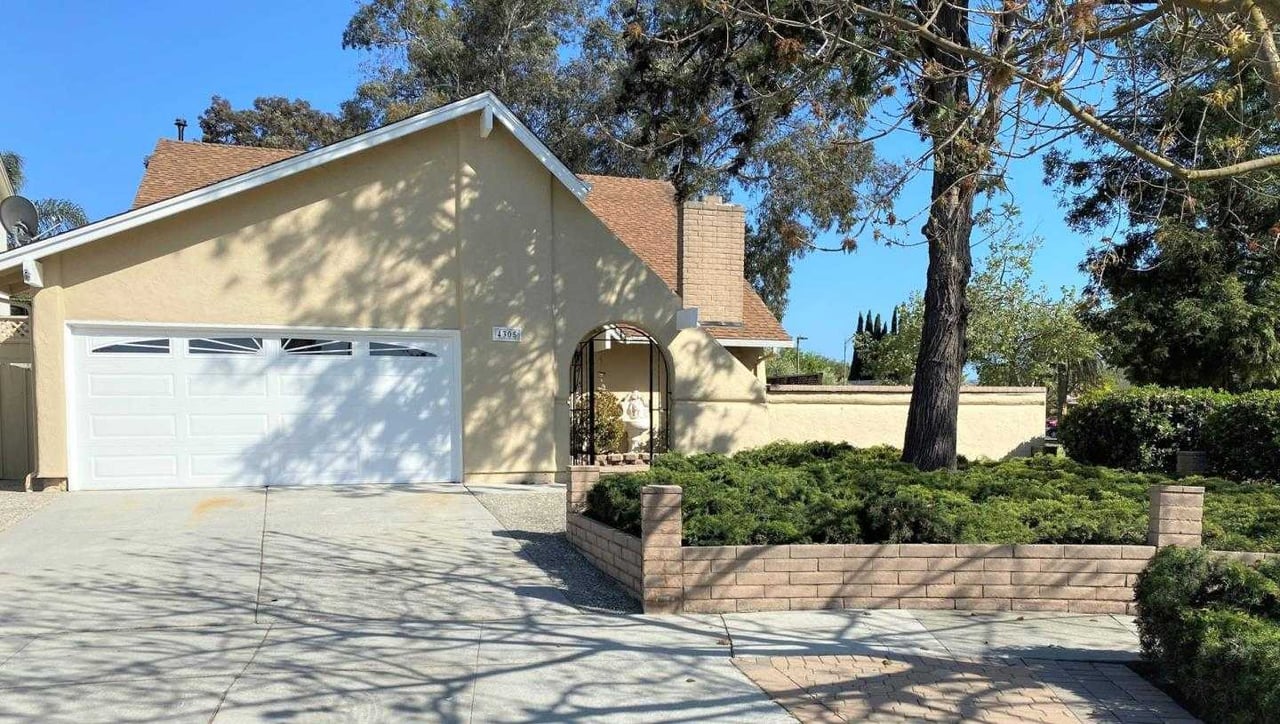 4305 Sayoko CIR