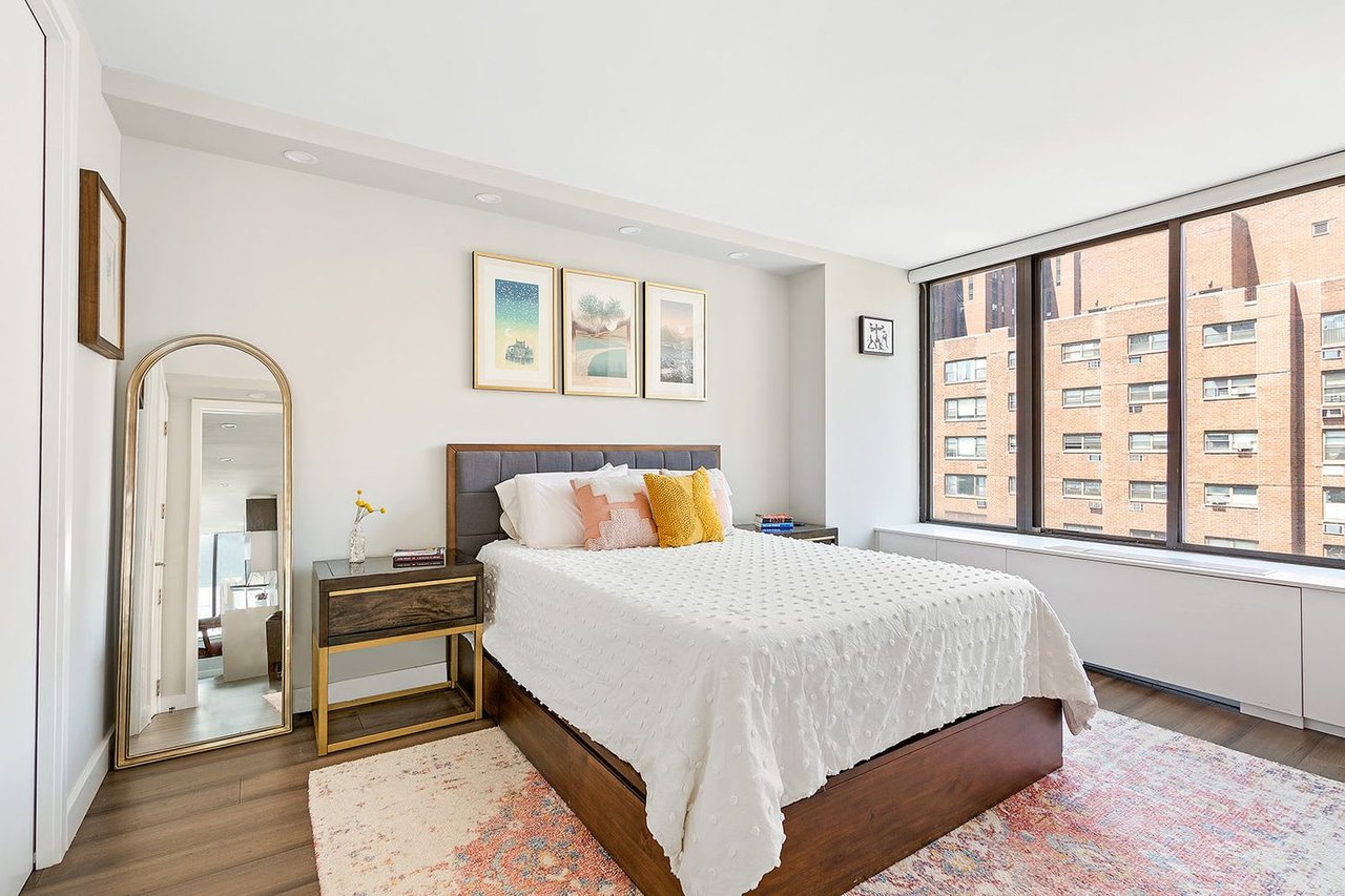 300 East 93rd Street Unit: 17-B