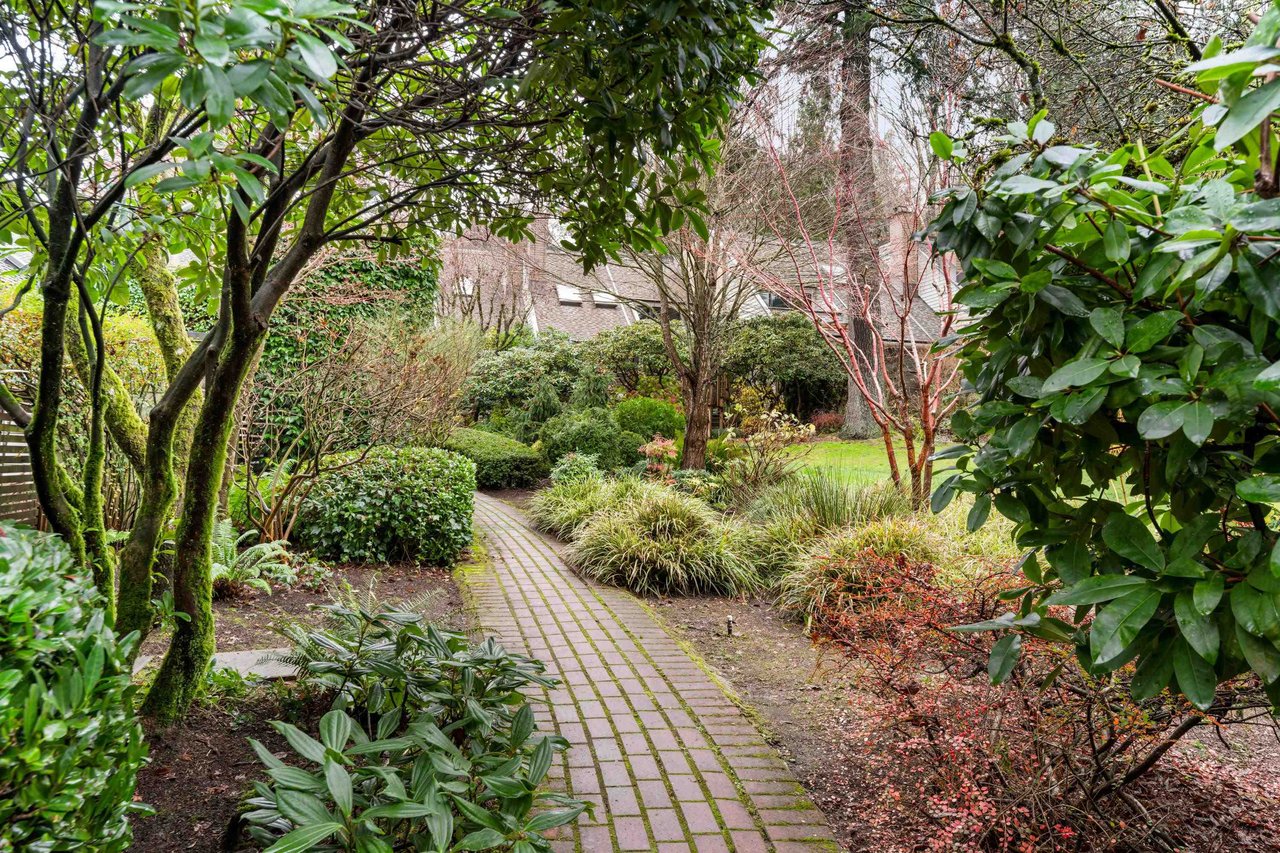 25-4957 Marine Dr