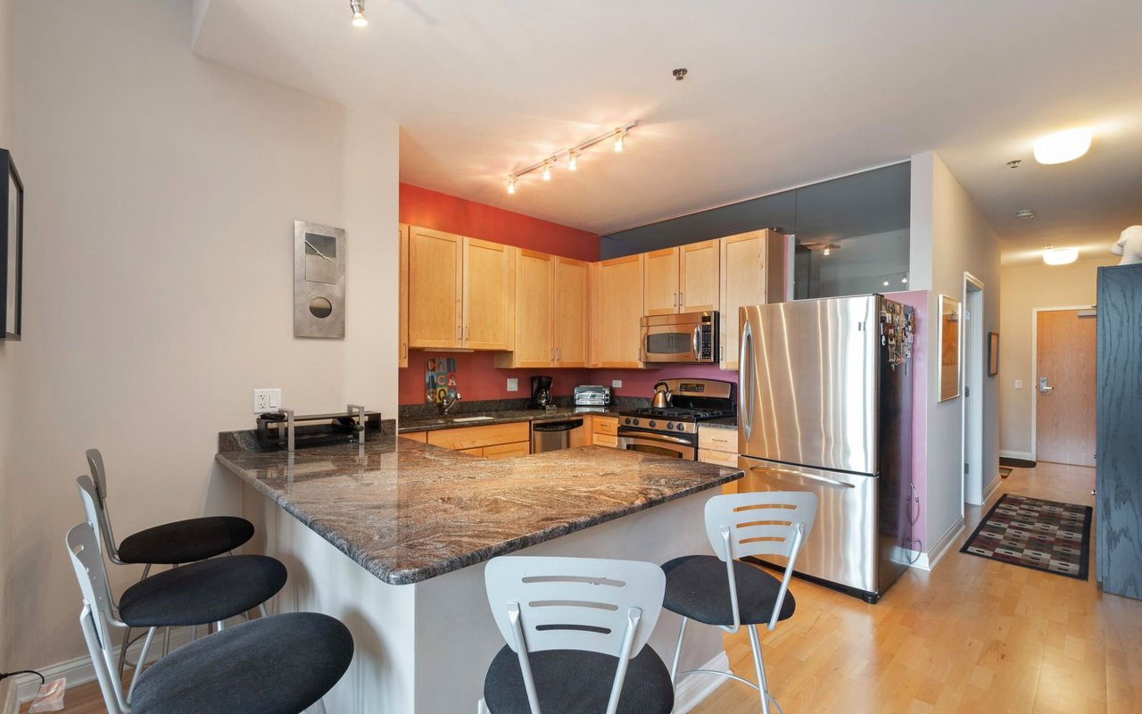 8 W Monroe St, #1603