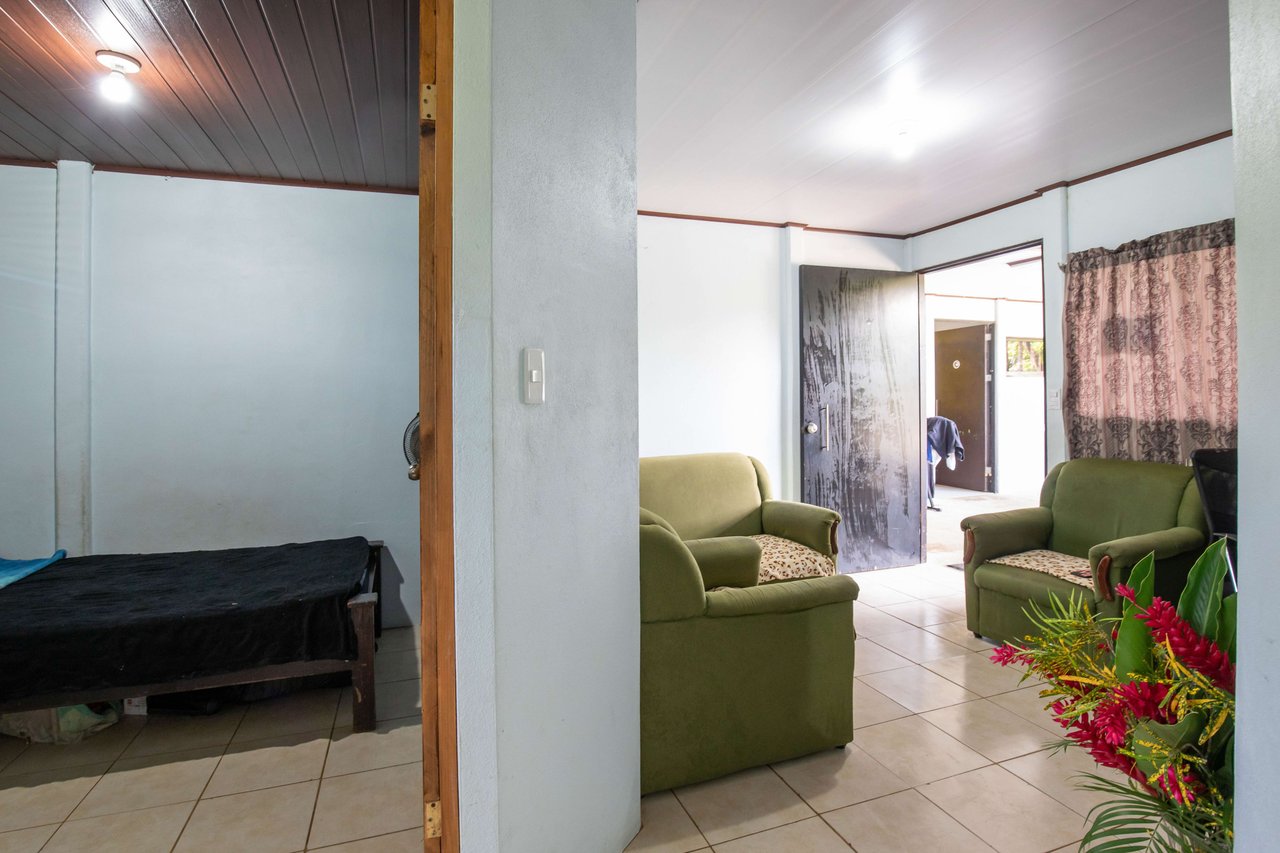 Apartment Hotel with Owners Suite, Fantastic Oportunity for Hostel in Uvita 