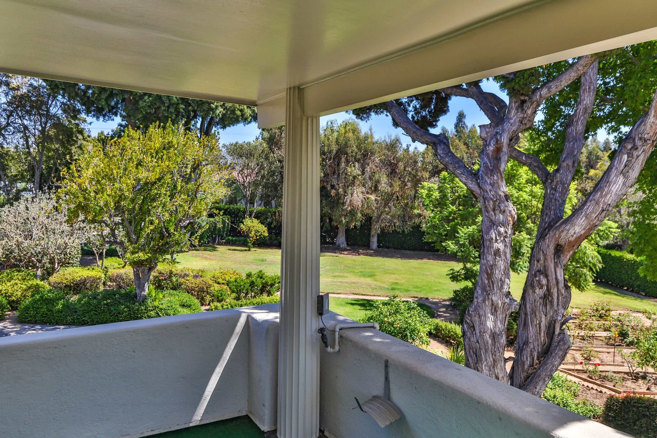 Legendary Colonial in Brentwood