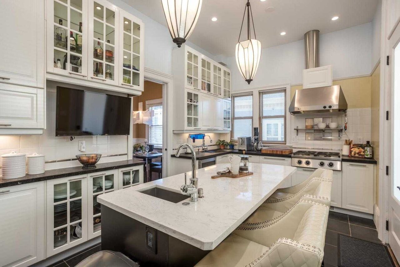 285 E Saint James ST 2