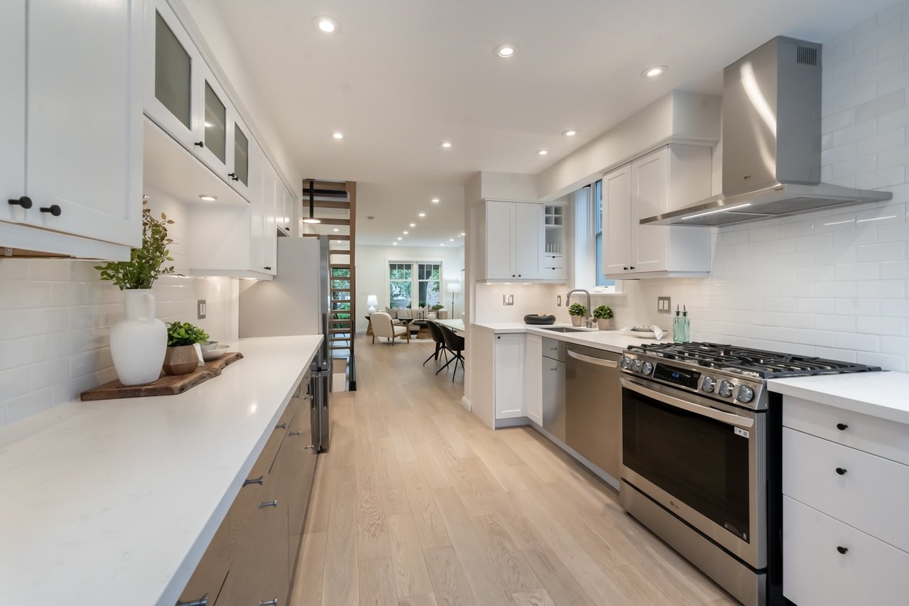 223 Indian Rd Cres