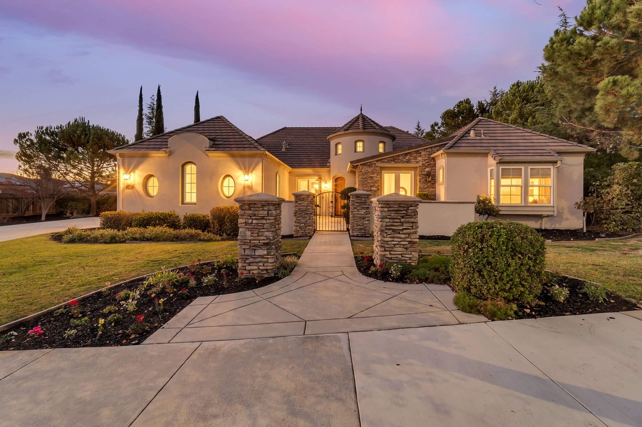 2381 Bentley Ridge Drive • San Jose •95138