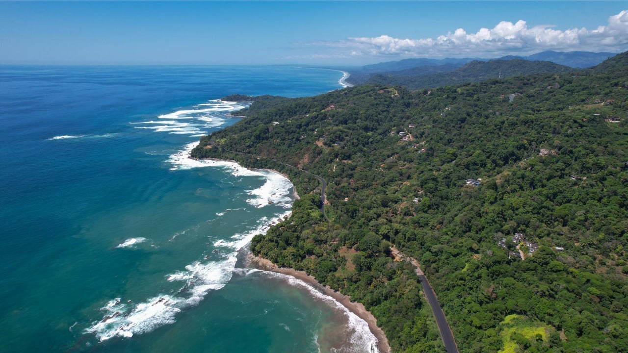 Colonial Oceanfront Estate, Dominical, Puntarenas