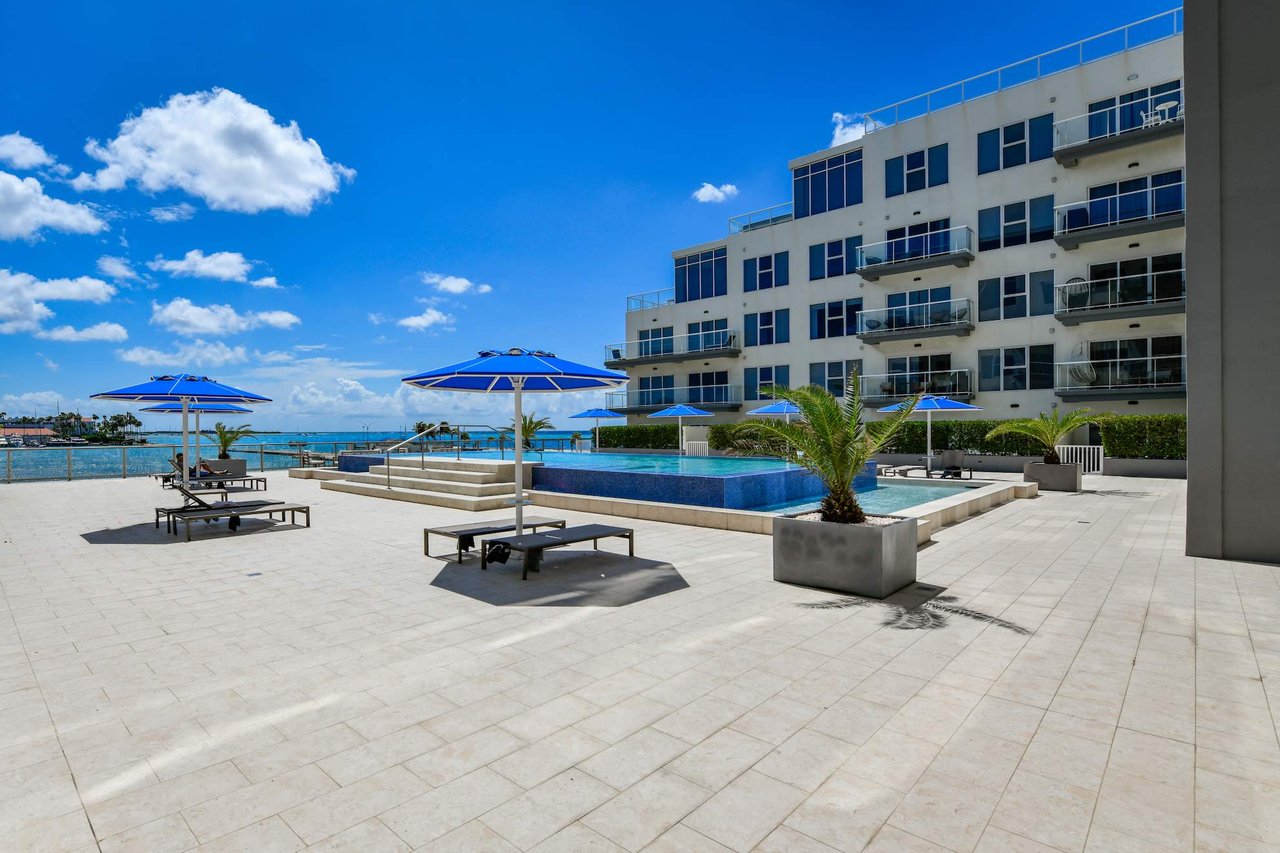 Harbour House 602 S
