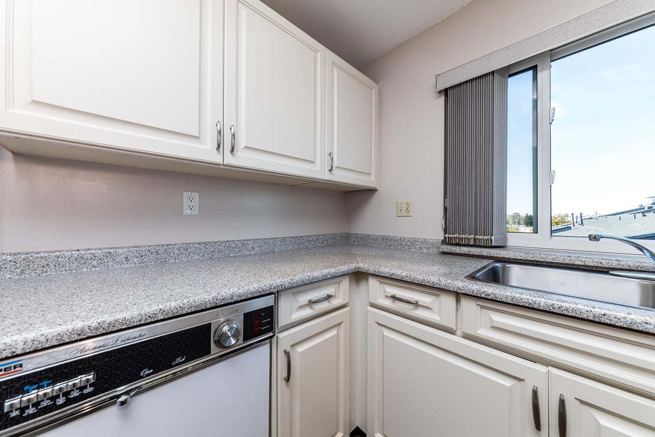 414-2366 Wall St