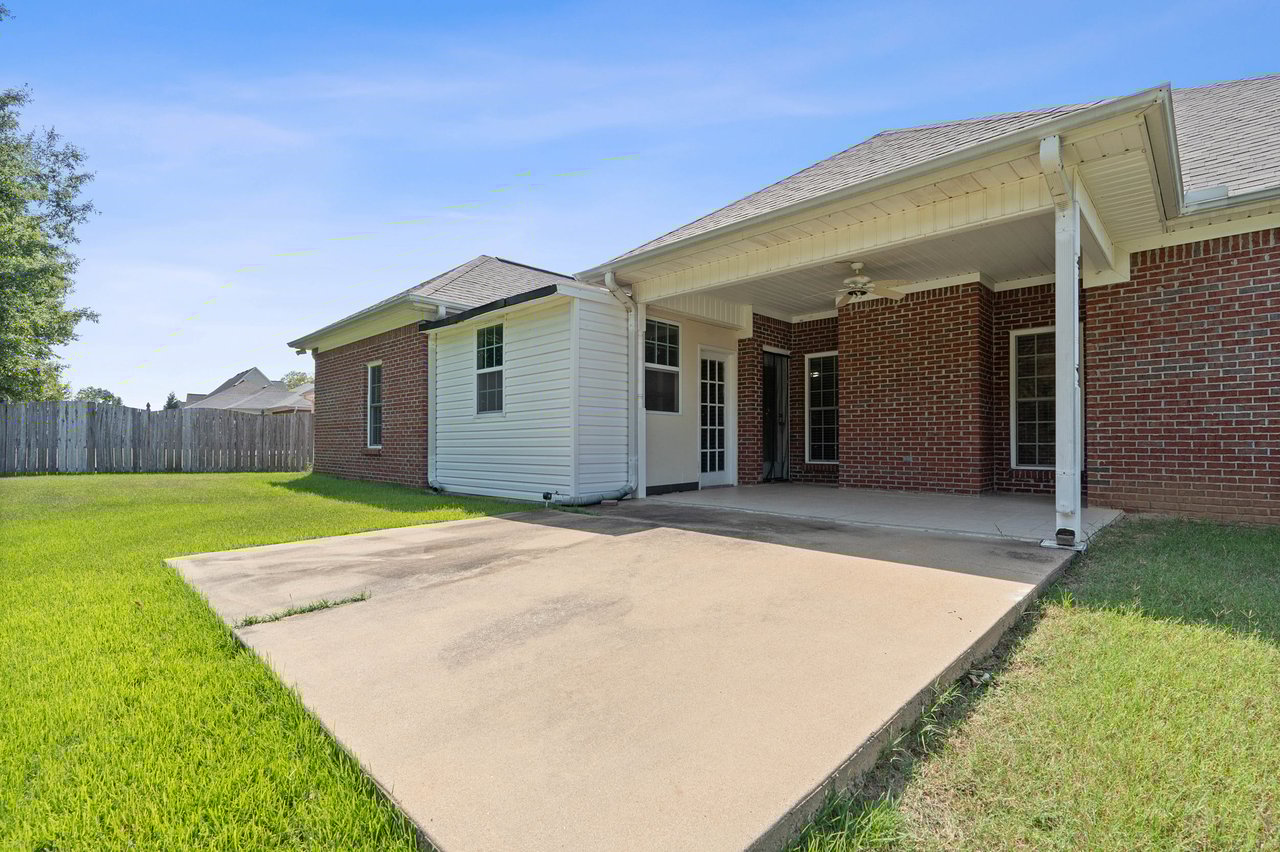 Spacious Home with Fenced Yard in Madison City Schools