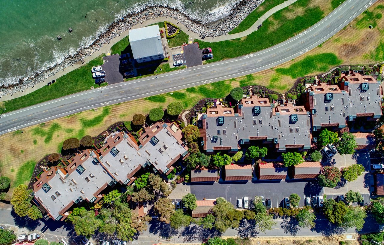 Luxury Townhome Overlooking the Bay