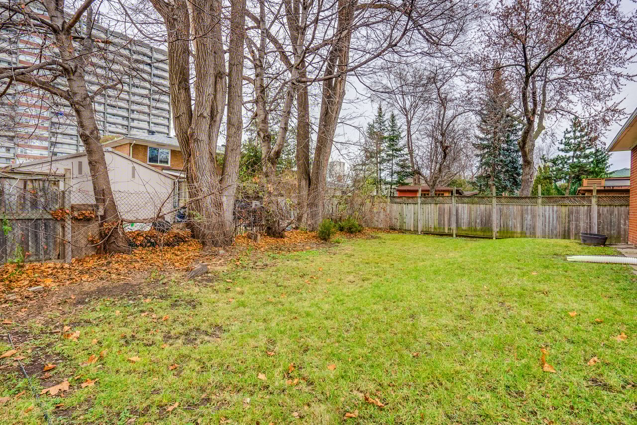 25 Karen Rd Unit: Lower