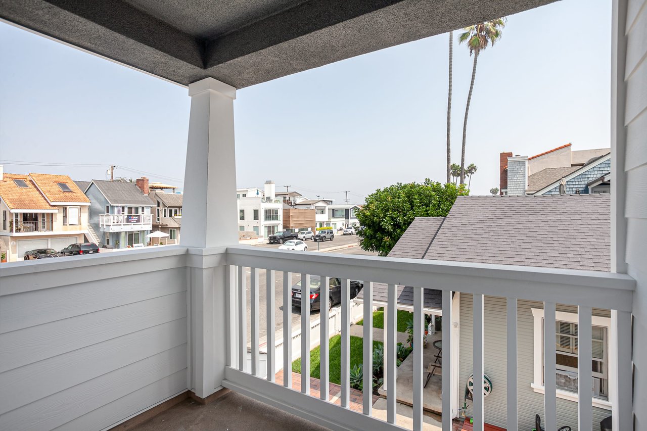 945 W Balboa Boulevard