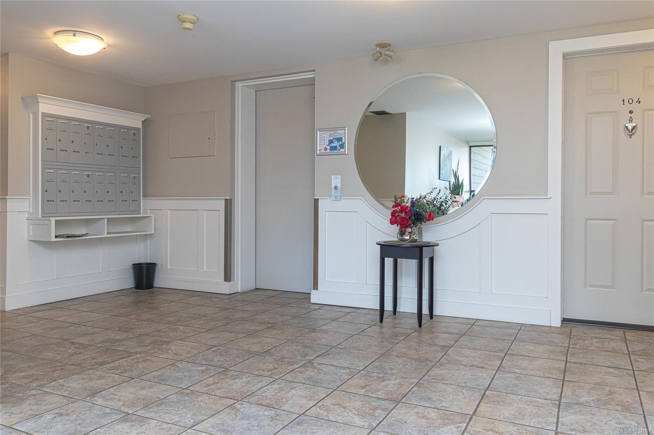 102-2360 James White Blvd