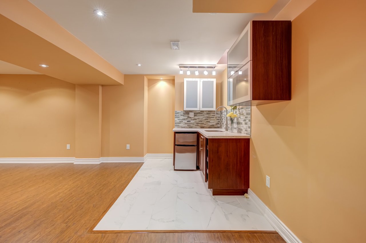 11 Cathmar Dr