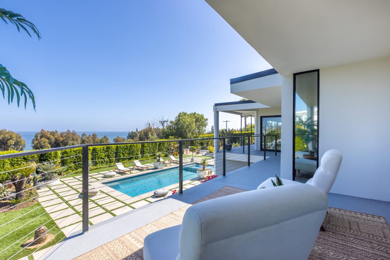 Malibu Luxury 4 BR Home w Pool and Ocean Views