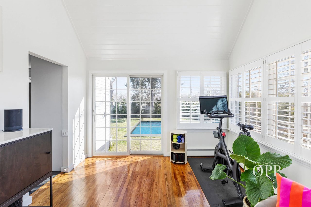 CONTEMPORAY LIVING IN NATURE'S EMBRACE