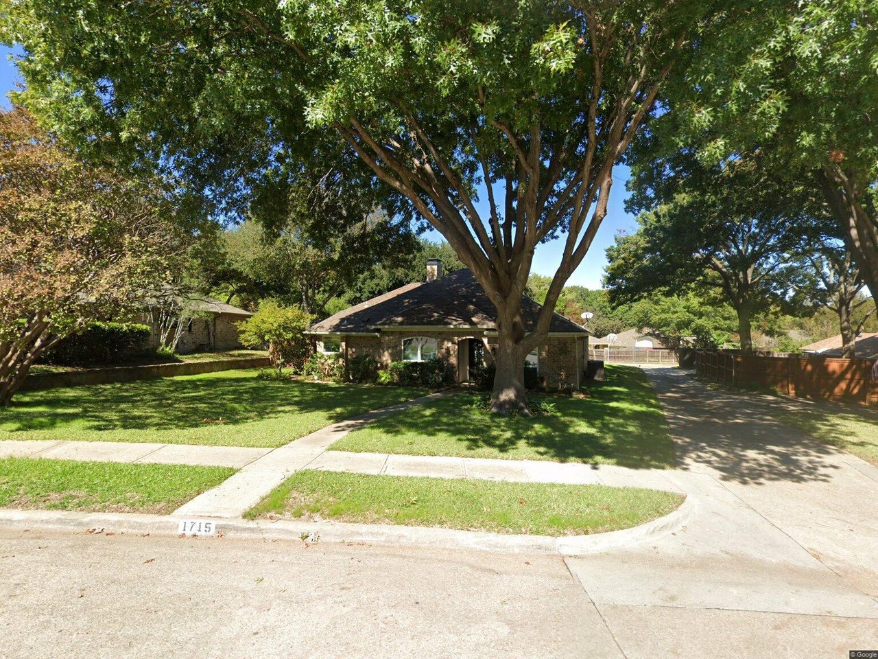 1715 Woodcreek Dr