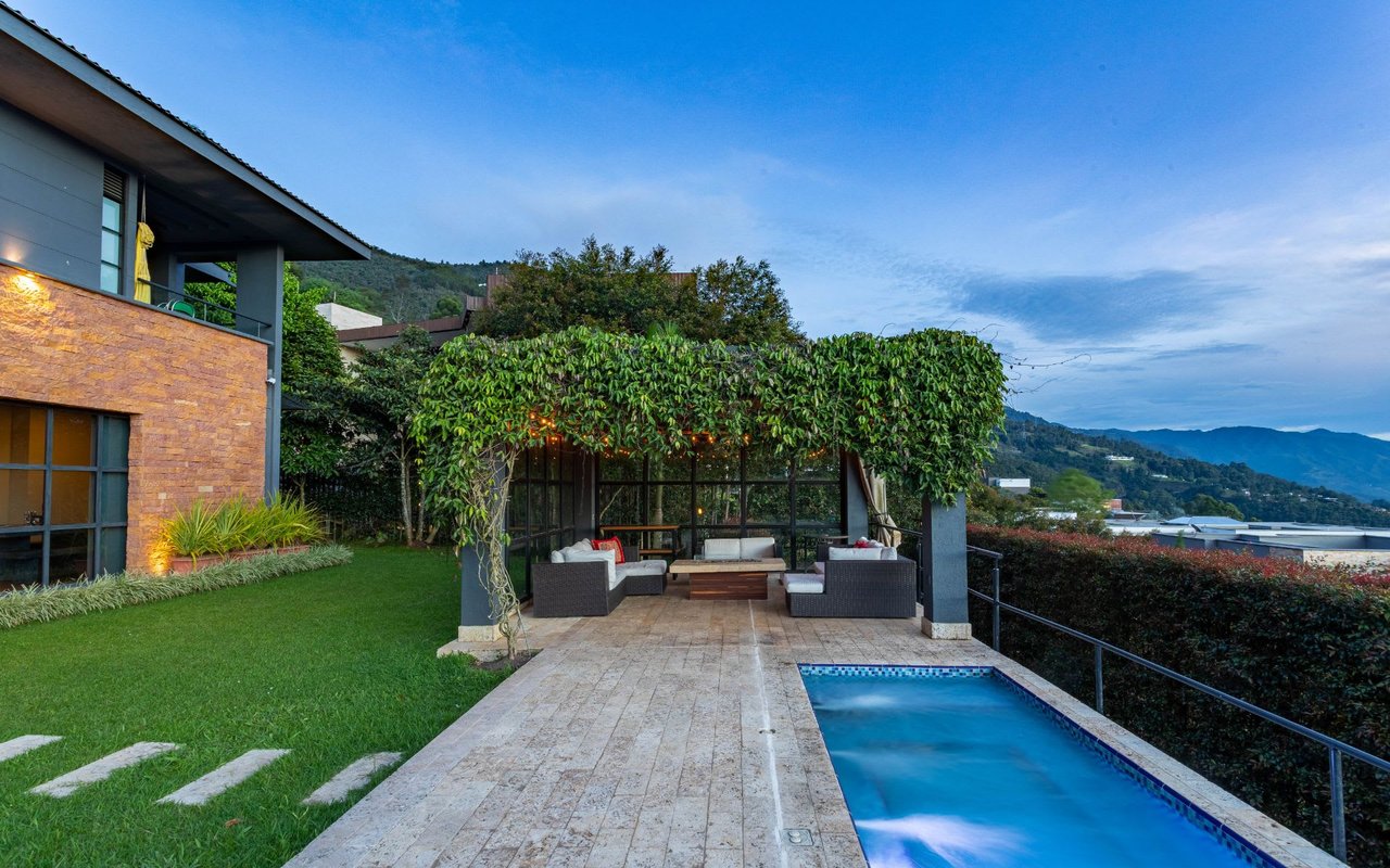 Five Ways to Transform Your Backyard Into a Stellar Entertaining Space