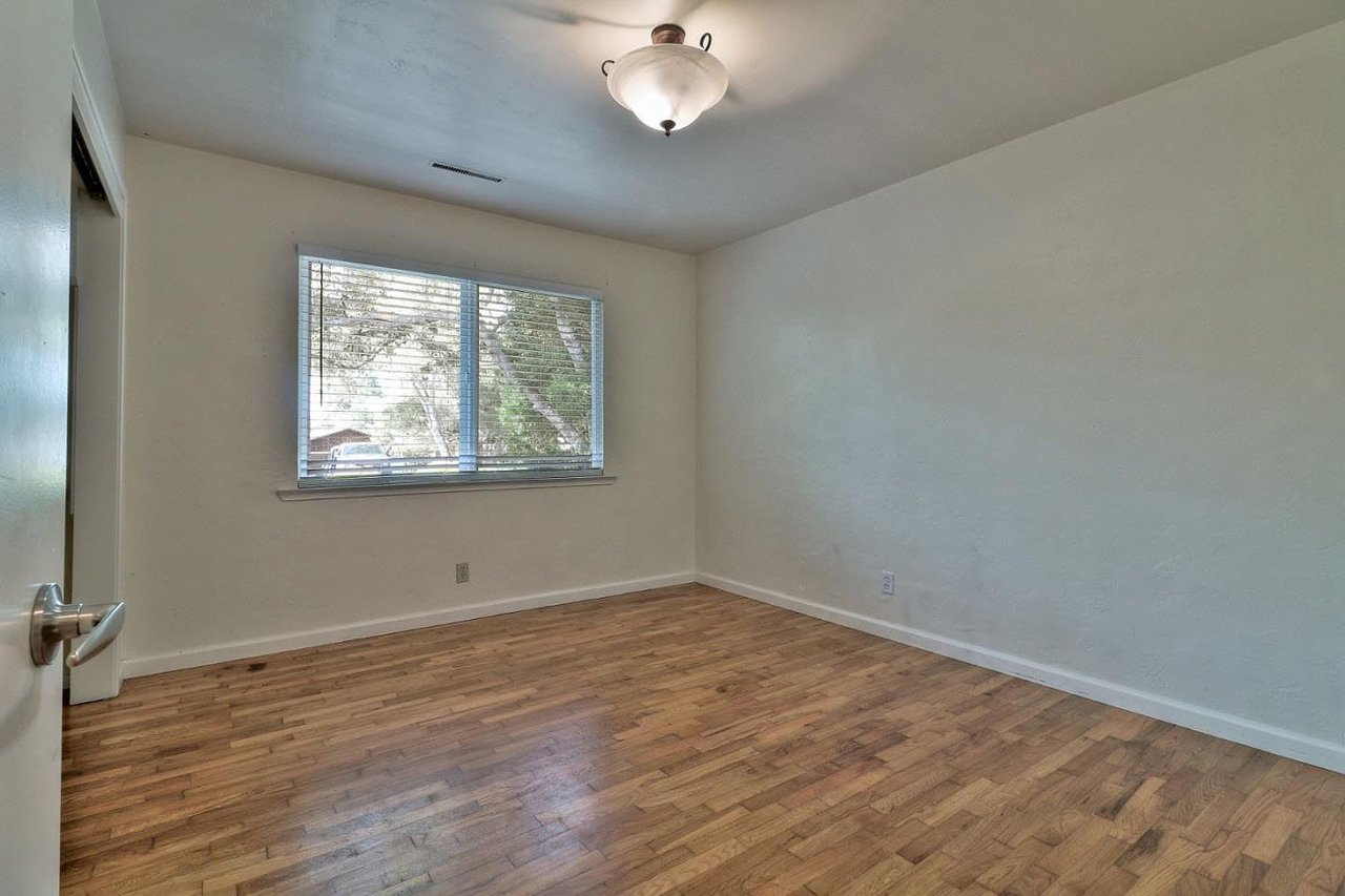 2887 Oak Knoll Rd