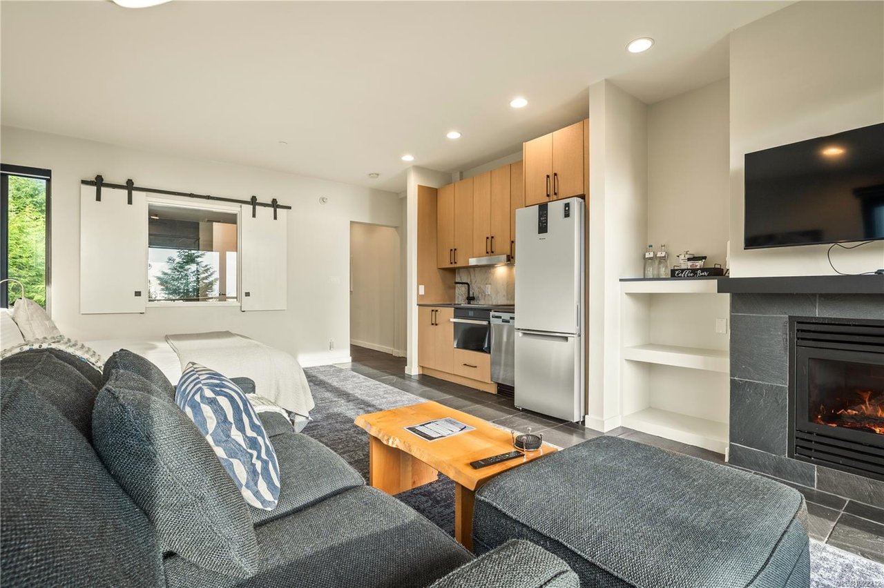 1602-596 Marine Dr