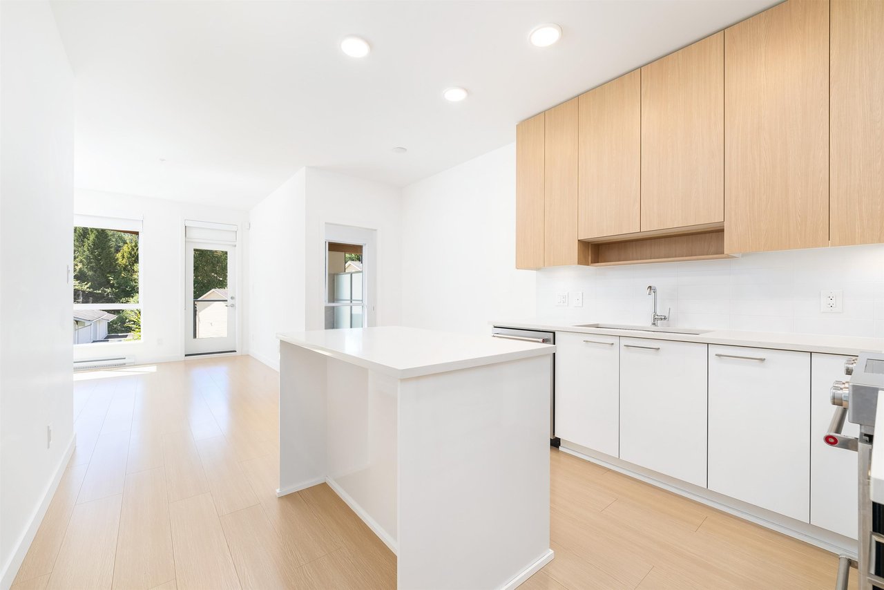 303-5460 Broadway Wy