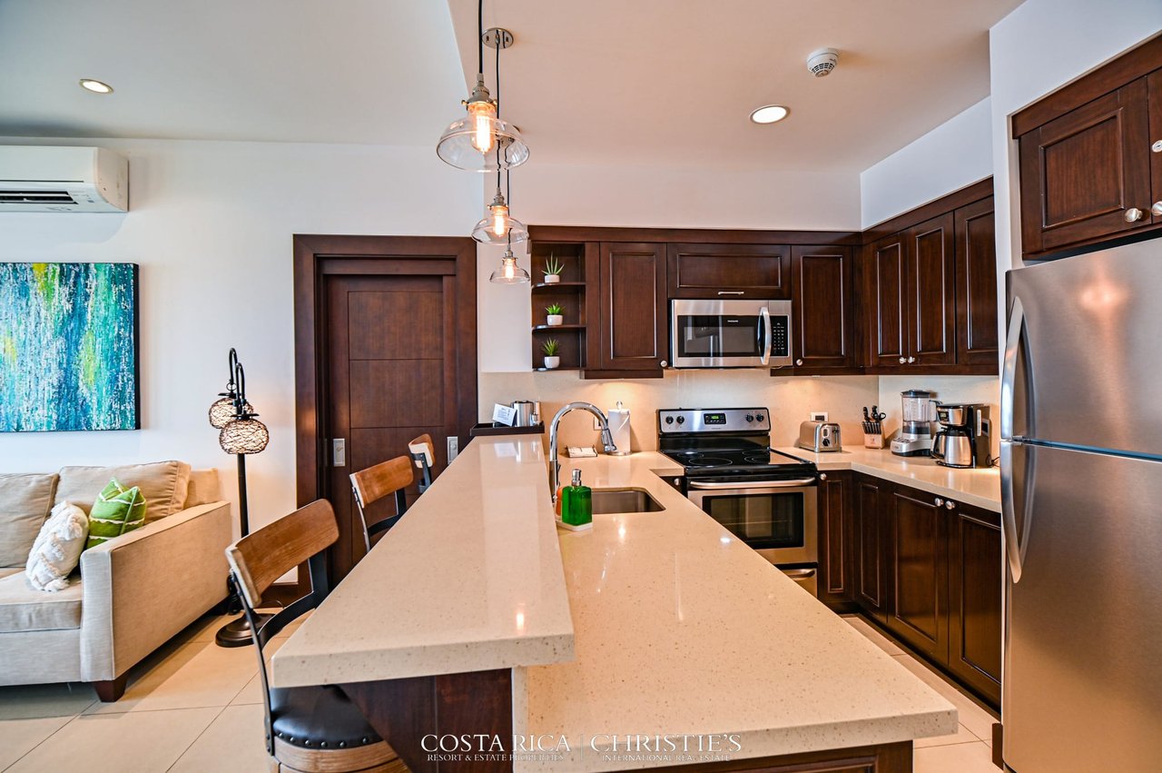 360 - 306 Splendor Condo