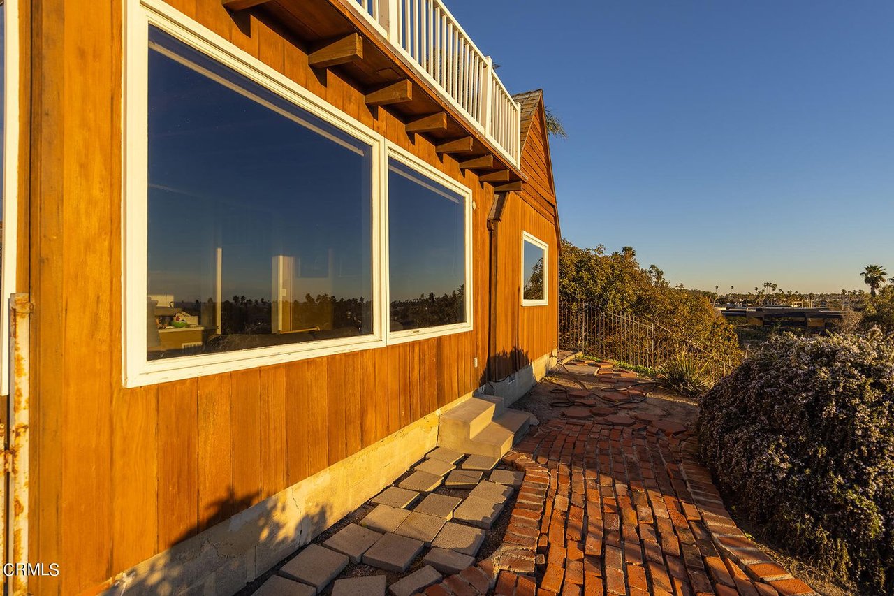 2056 Vista Del Mar Dr