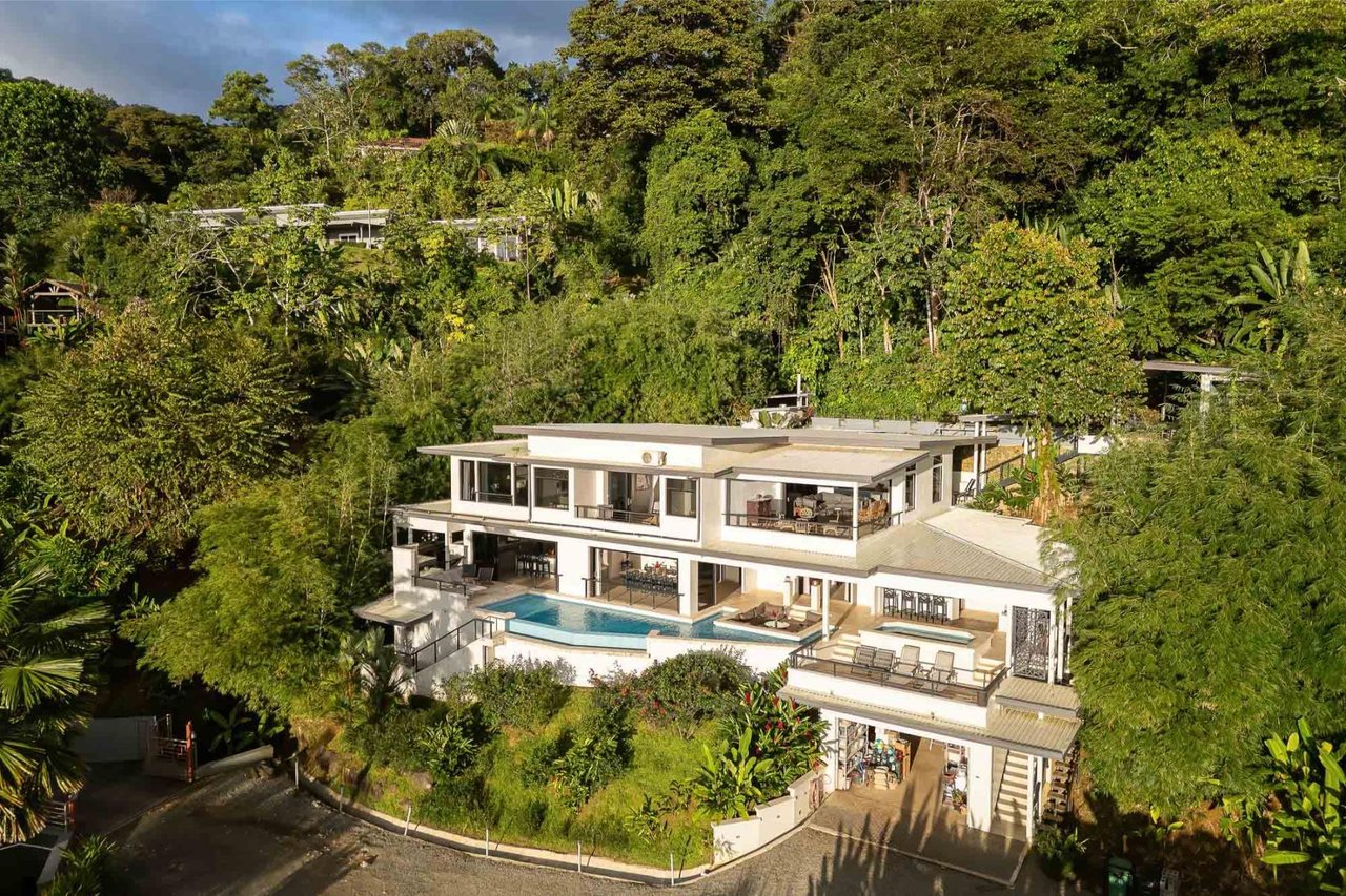 Hilltop Villa with Infinity Pool, Uvita, Puntarenas