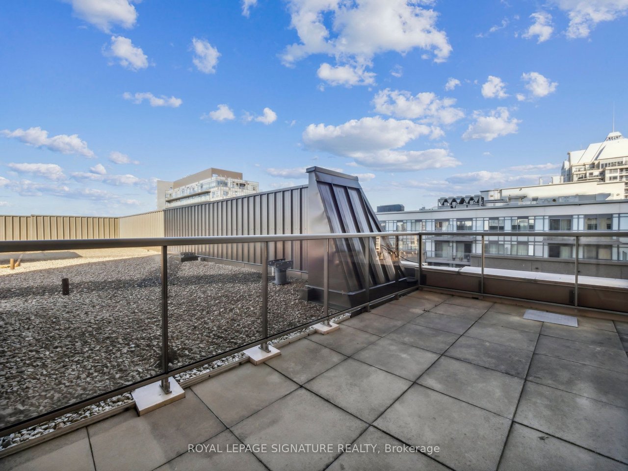 18 Kenaston Gdns 804
