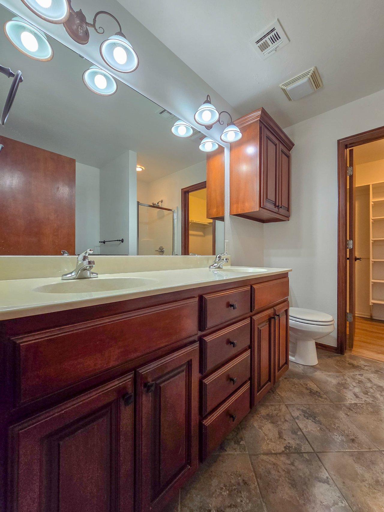 1211 Orchard Dr