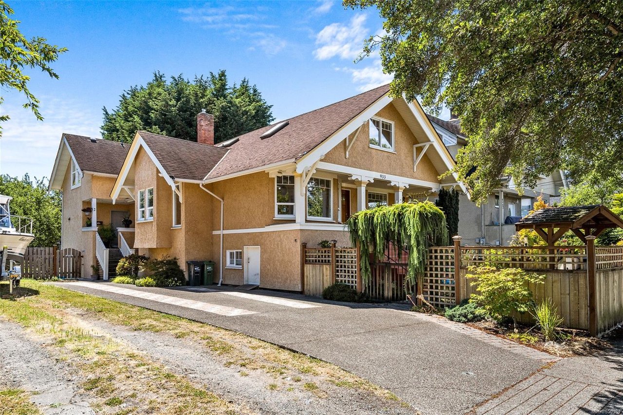 2-933 Empress Ave