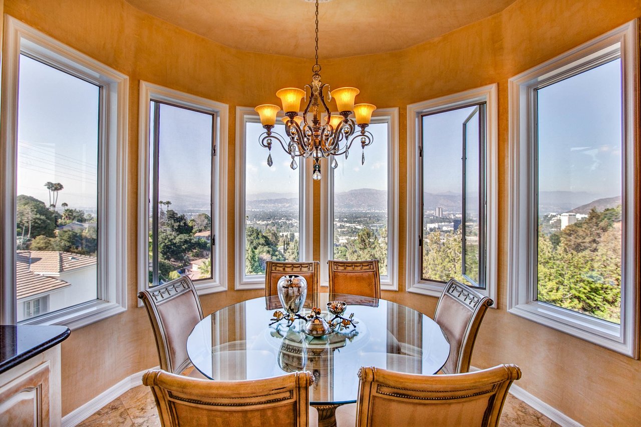 11131 Mountcastle Dr. Studio City, CA