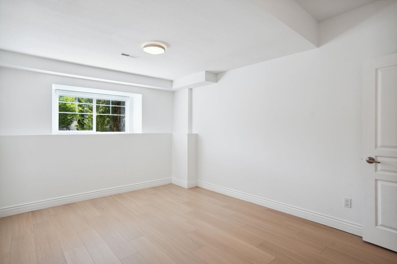 1699 Arbutus Pl