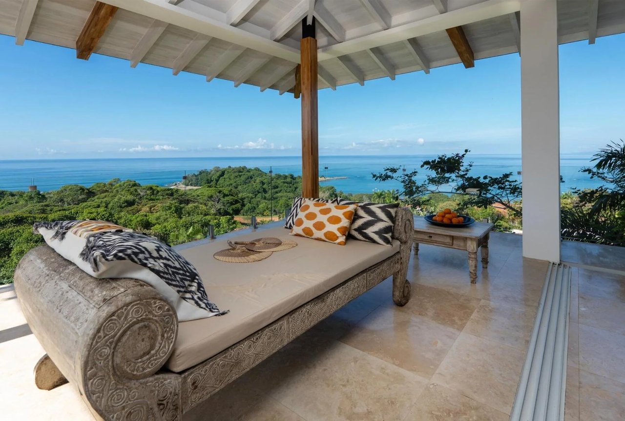Contemporary Coastal Infinity Villa, Dominical, Puntarenas