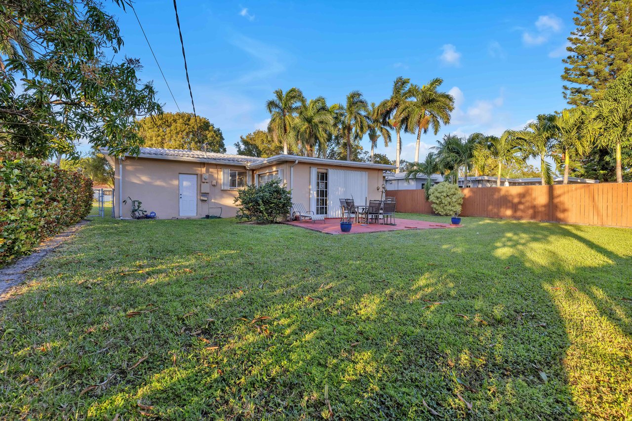 1328 Dewey St Hollywood