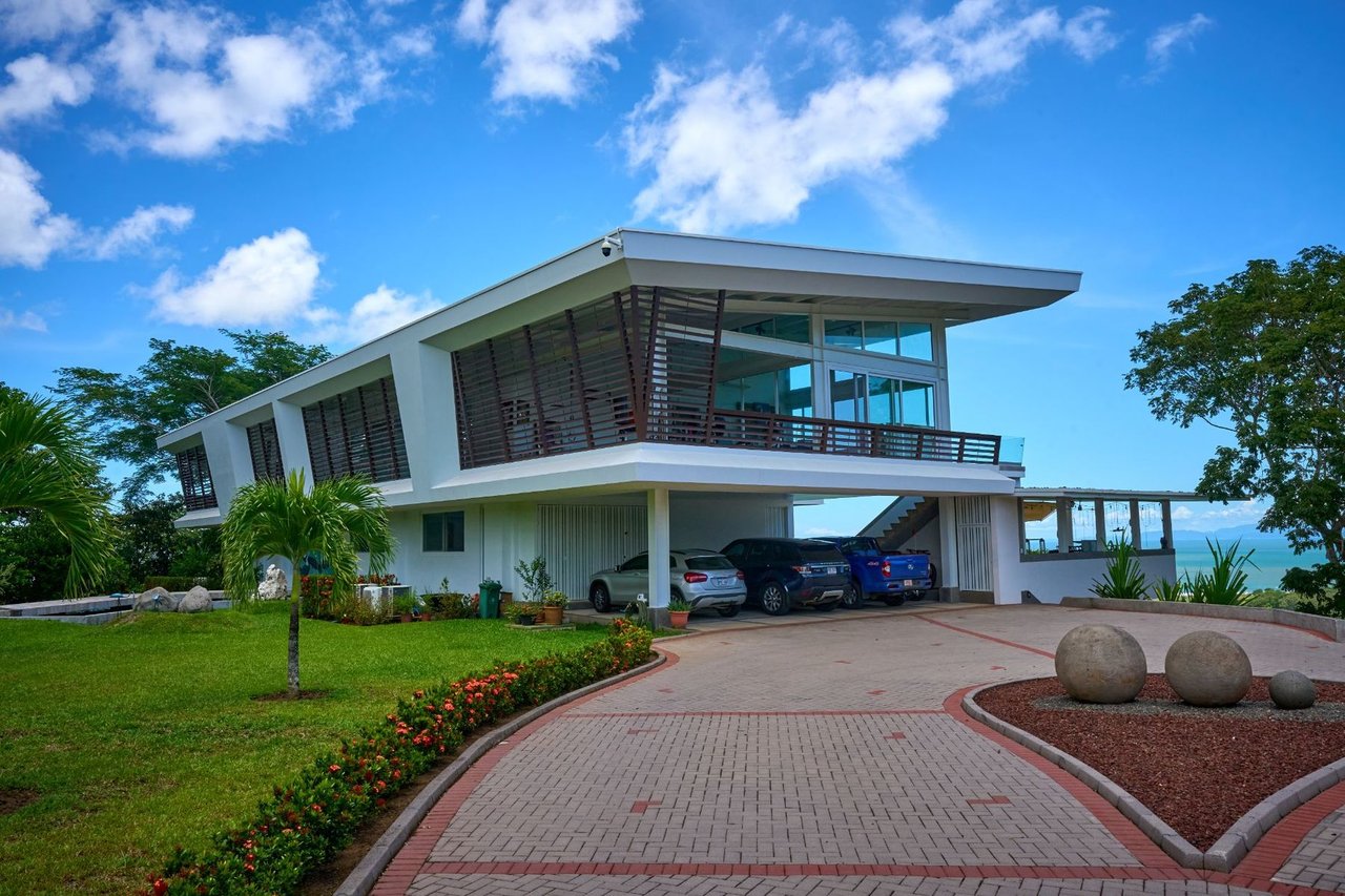 Hilltop Luxury Heliport Estate, Jaco, Puntarenas