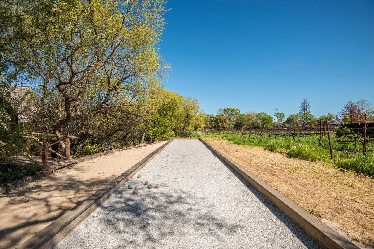 Craig Avenue, Sonoma