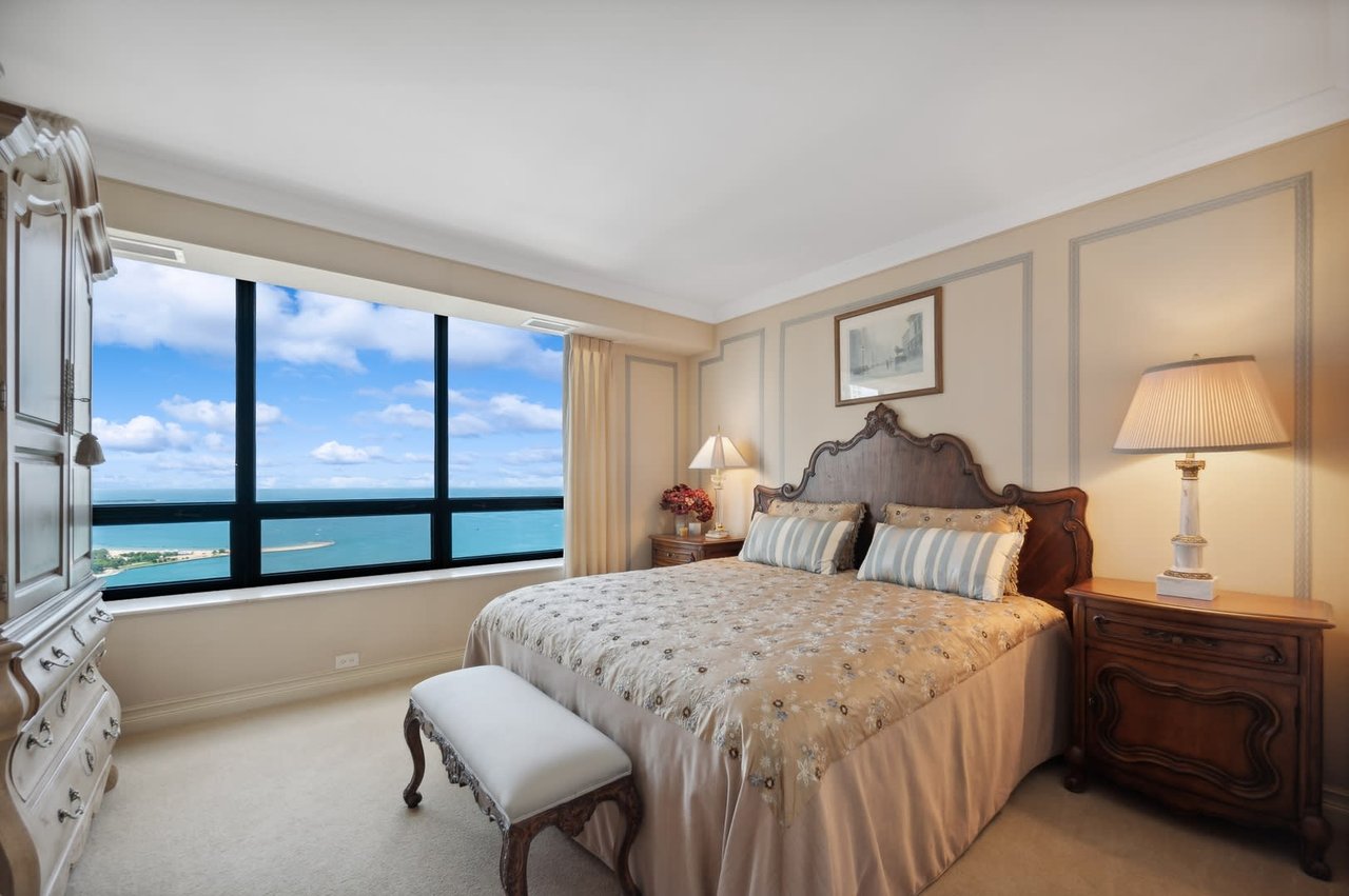 180 E PEARSON Street Unit: 4504
