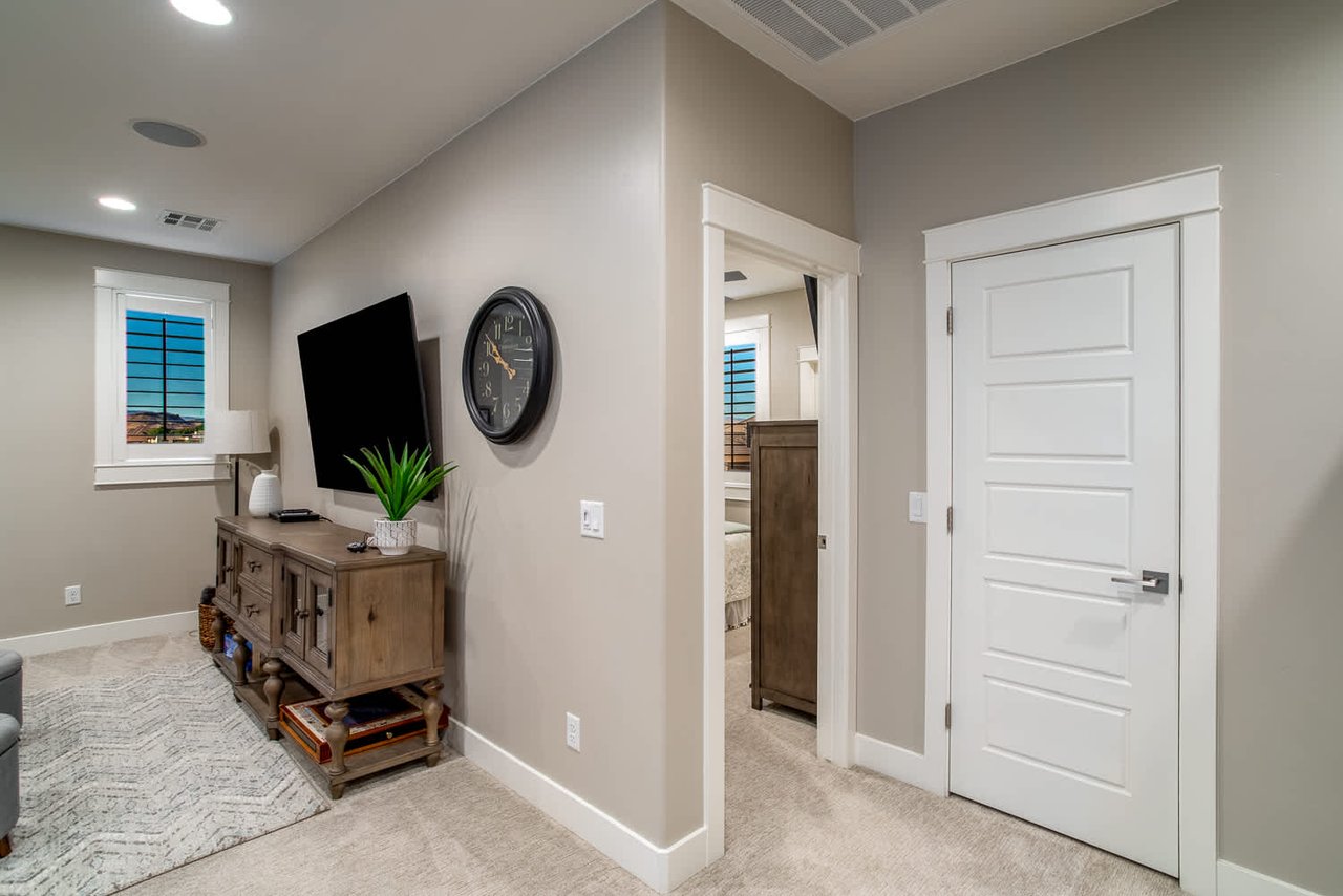 258 W Blue Quartz Dr