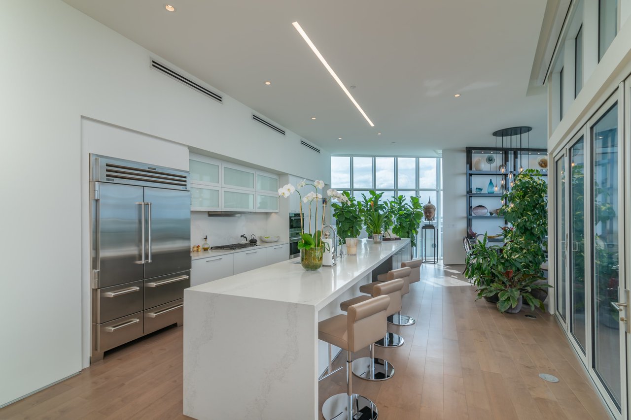 280 Golden Gate Point PH 2