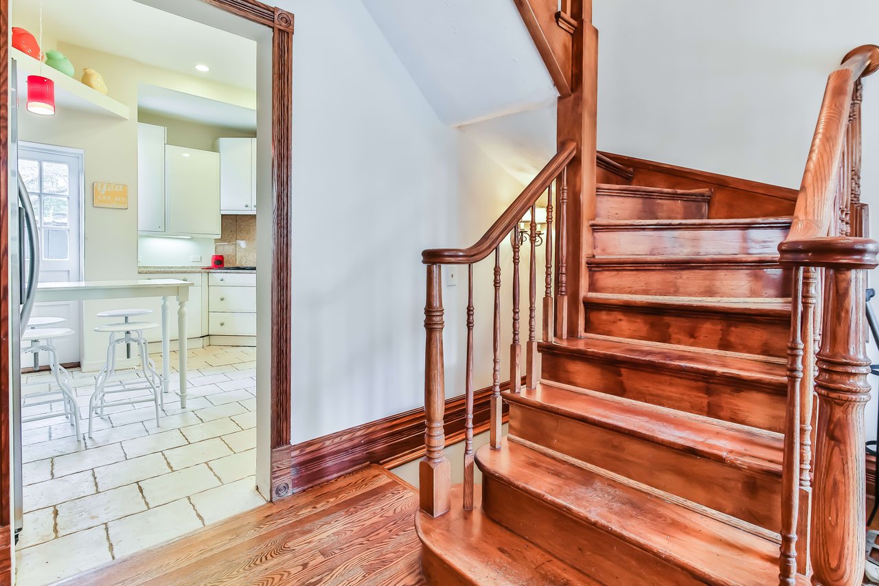 3806 N Alta Vista Ter