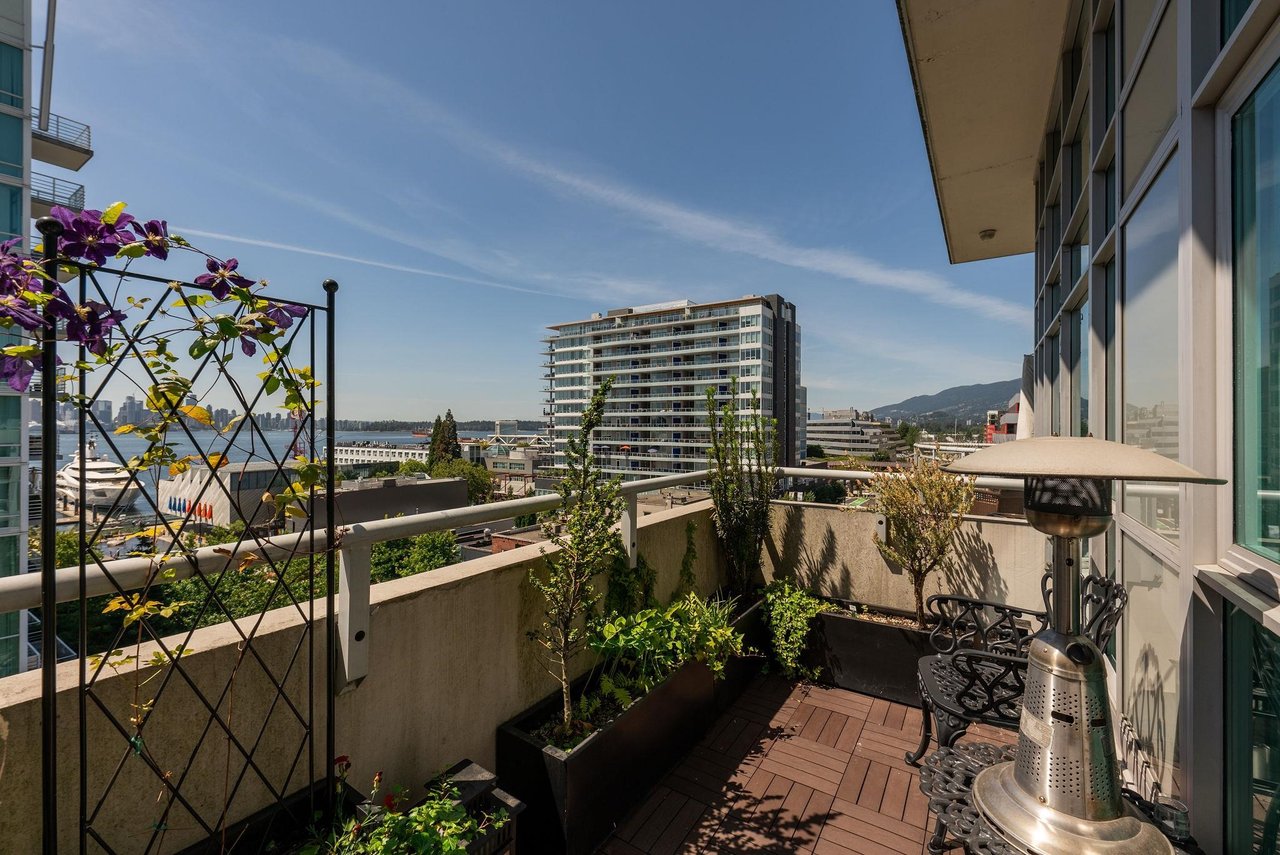 608-100 E Esplanade Ave