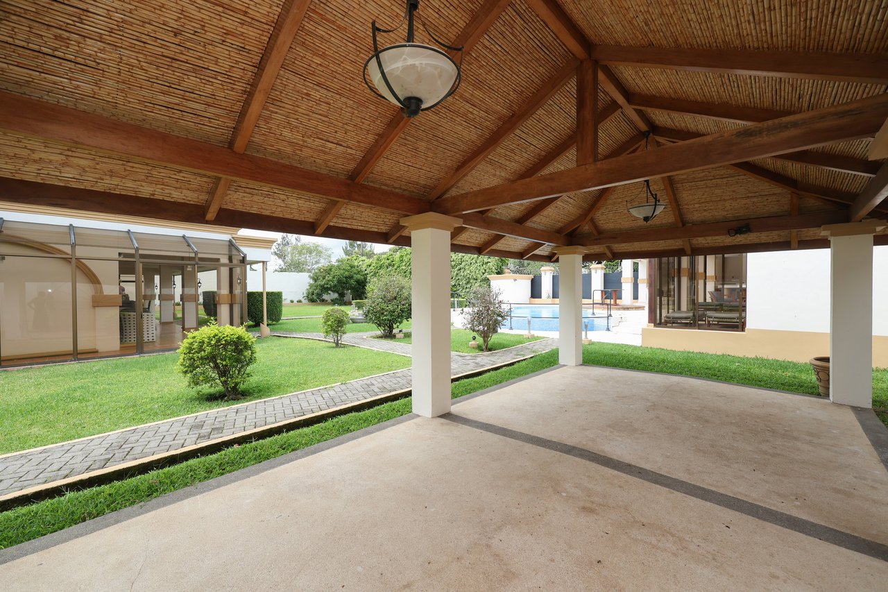 Luxury City Estate, Curridabat, San Jose