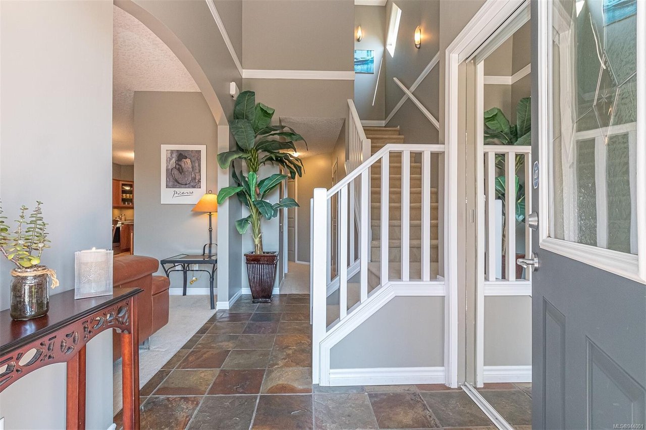 577 Kingsview Ridge