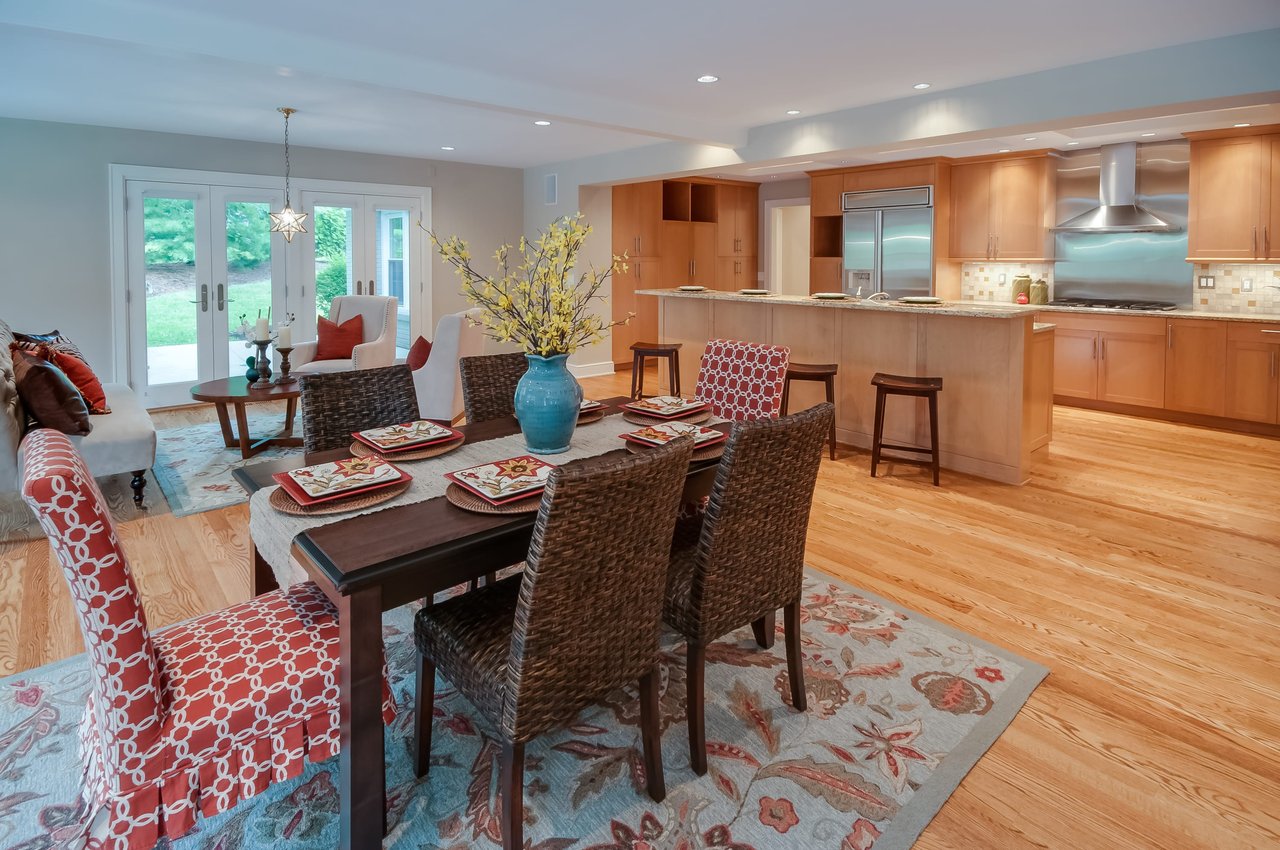 Sophisticated Ladue Ranch With Pool and Carriage House